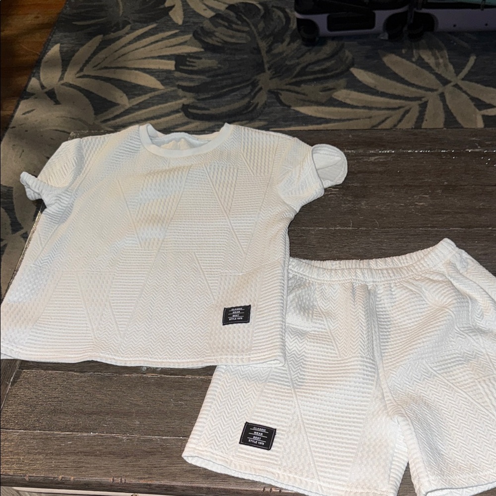 Boys White Textured Short Sleeve Top & Shorts Set Cruise White Party L outfit